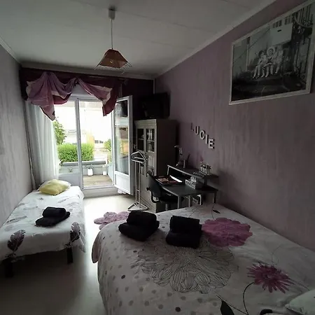 Holiday home Maison Entiere 5 A 10mn A Pied De L'entree Principale Du Circuit 24h Du Mans Le Mans