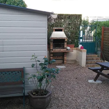 Maison Entière 5 à 10mn à Pied De L'entrée Principale Du Circuit 24h Du Mans