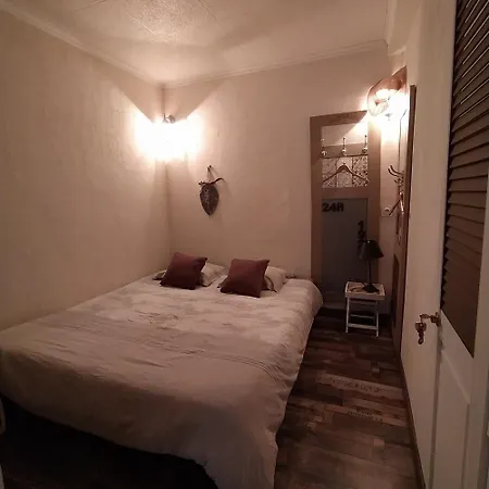 Maison Entière 5 à 10mn à Pied De L'entrée Principale Du Circuit 24h Du Mans Hébergement de vacances Le Mans