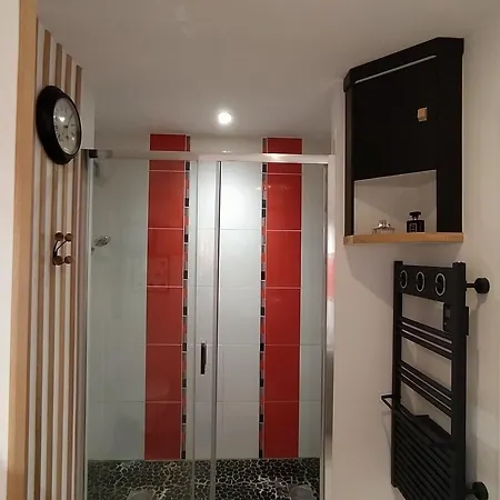 Maison Entière 5 à 10mn à Pied De L'entrée Principale Du Circuit 24h Du Mans Hébergement de vacances