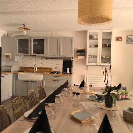 Maison Entiere 5 A 10mn A Pied De L'entree Principale Du Circuit 24h Du Mans Holiday home Le Mans
