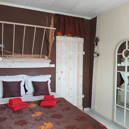 Holiday home Maison Entiere 5 A 10mn A Pied De L'entree Principale Du Circuit 24h Du Mans Le Mans