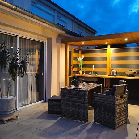 Maison Entiere 5 A 10mn A Pied De L'entree Principale Du Circuit 24h Du Mans Holiday home *