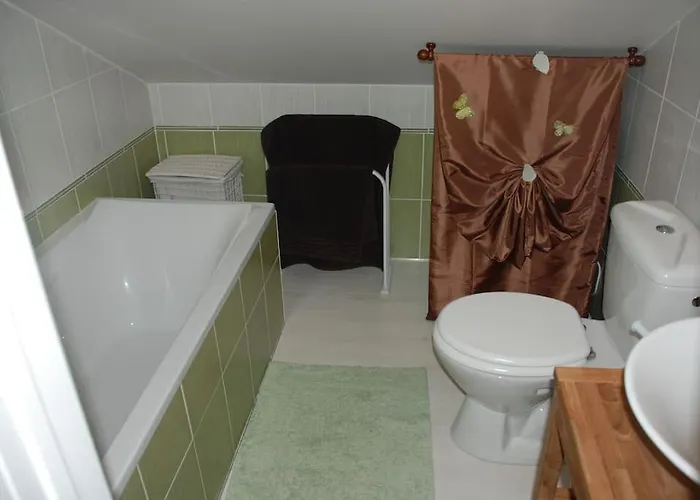 Casa vacanze Maison Entière 5 à 10mn à Pied De L'entrée Principale Du Circuit 24h Du Mans