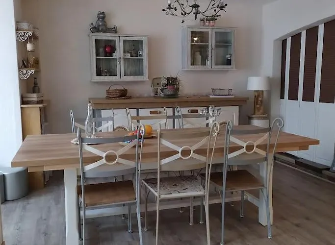 Maison Entière 5 à 10mn à Pied De L'entrée Principale Du Circuit 24h Du Mans Hébergement de vacances *