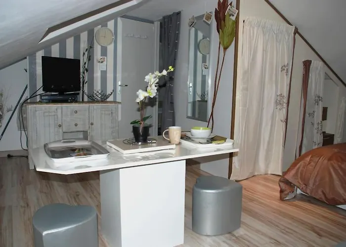 Hébergement de vacances Maison Entière 5 à 10mn à Pied De L'entrée Principale Du Circuit 24h Du Mans