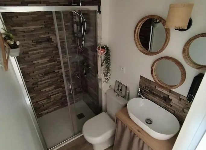 Hébergement de vacances Maison Entière 5 à 10mn à Pied De L'entrée Principale Du Circuit 24h Du Mans