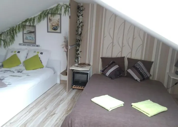 Maison Entière 5 à 10mn à Pied De L'entrée Principale Du Circuit 24h Du Mans Hébergement de vacances Le Mans