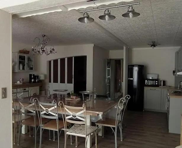 Casa vacanze Maison Entière 5 à 10mn à Pied De L'entrée Principale Du Circuit 24h Du Mans