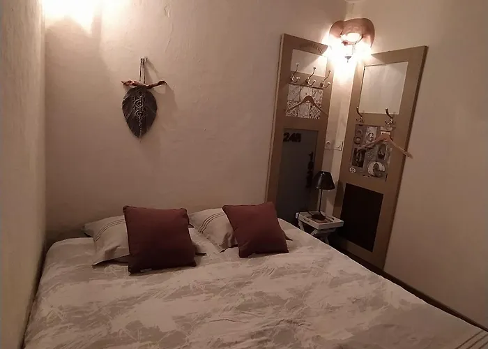 Maison Entière 5 à 10mn à Pied De L'entrée Principale Du Circuit 24h Du Mans Casa vacanze Le Mans