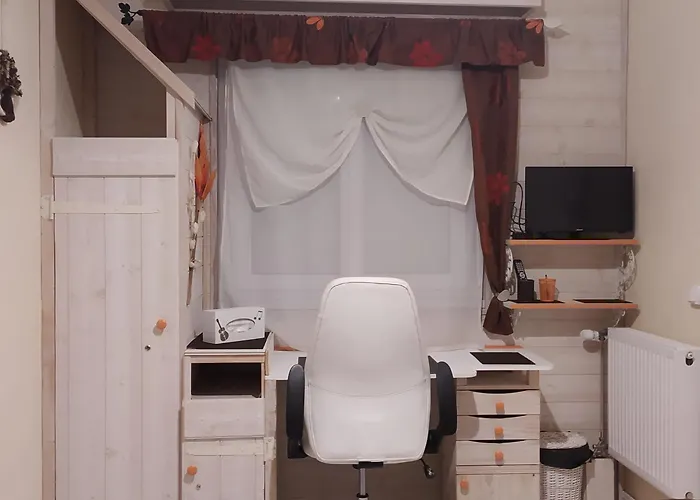 Hébergement de vacances Maison Entière 5 à 10mn à Pied De L'entrée Principale Du Circuit 24h Du Mans