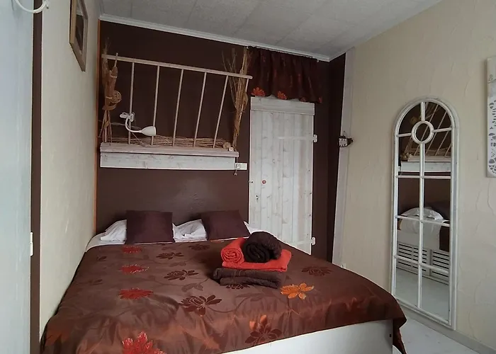 Hébergement de vacances Maison Entière 5 à 10mn à Pied De L'entrée Principale Du Circuit 24h Du Mans